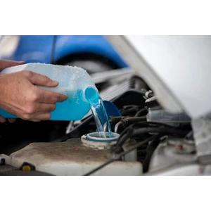 Kenapa Motor Anda Perlu Air Radiator? Ini Fungsi dan Risikonya 
